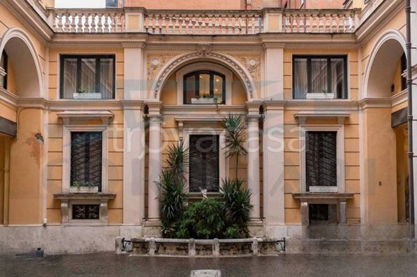 appartamento in affitto a Roma in zona Trevi-Colonna