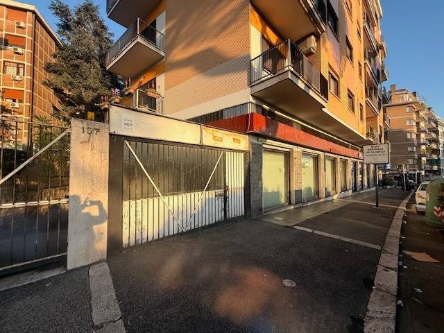 negozio in affitto a Roma in zona Ardeatino