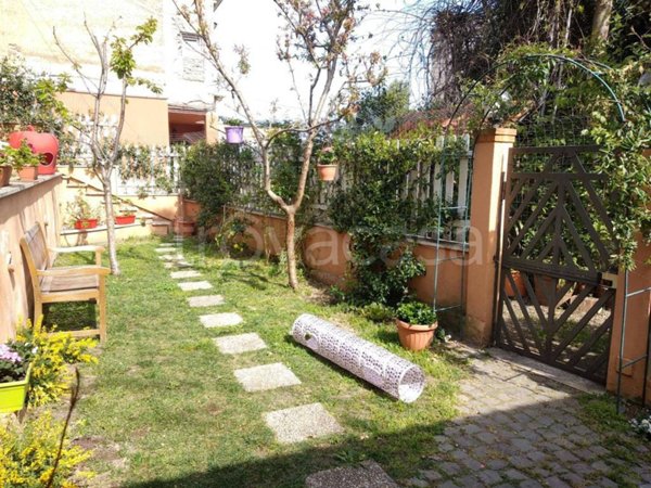 casa indipendente in affitto a Roma in zona Tuscolano