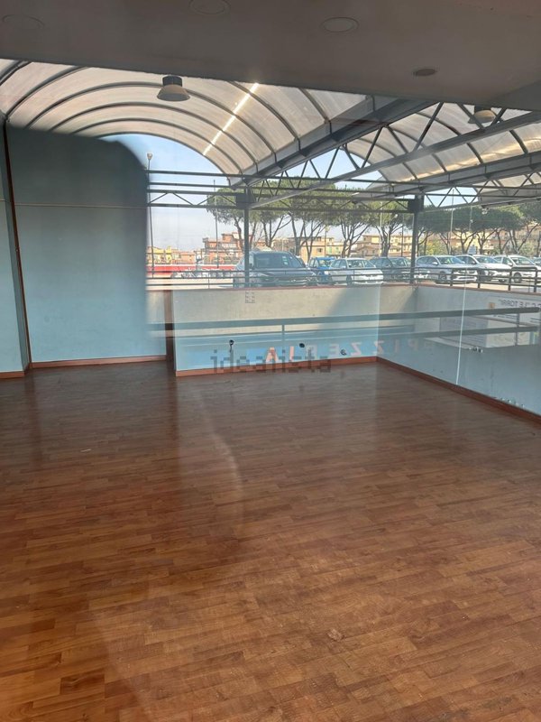 negozio in affitto a Roma in zona Rione Prati