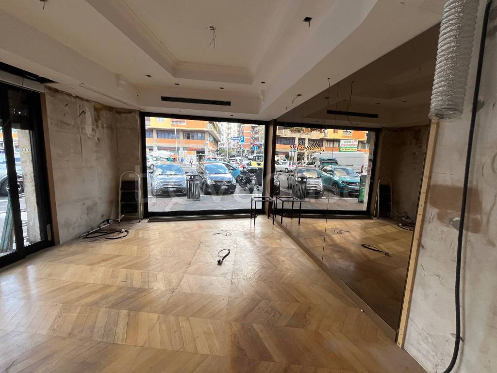 negozio in affitto a Roma in zona Tuscolano