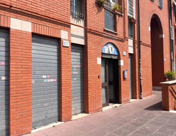 negozio in affitto a Roma in zona Appio Claudio