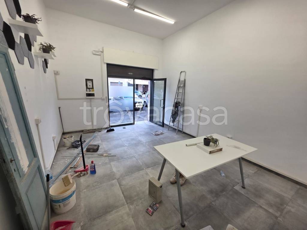 negozio in affitto a Roma in zona Torre Angela
