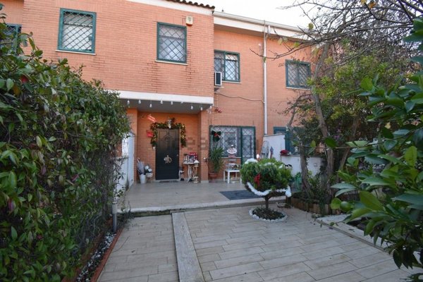 casa indipendente in affitto a Roma in zona Massimina/Casal Lumbroso