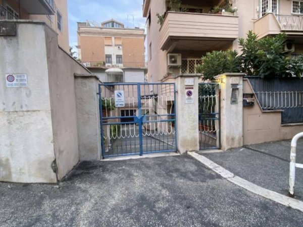 casa indipendente in affitto a Roma in zona Tuscolano