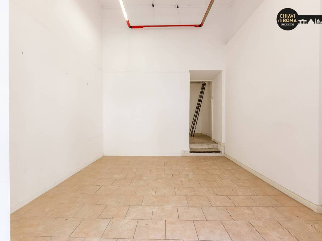 negozio in affitto a Roma in zona Tuscolano
