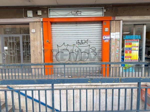 negozio in affitto a Roma in zona Tuscolano