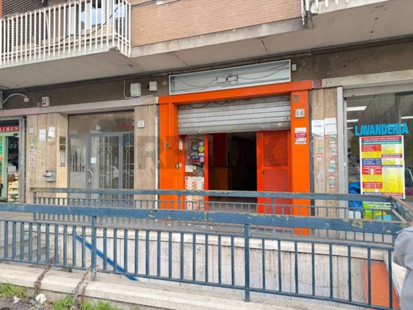locale commerciale in affitto a Roma in zona Tuscolano