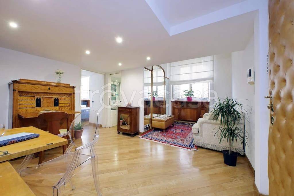 appartamento in affitto a Roma in zona Trevi-Colonna