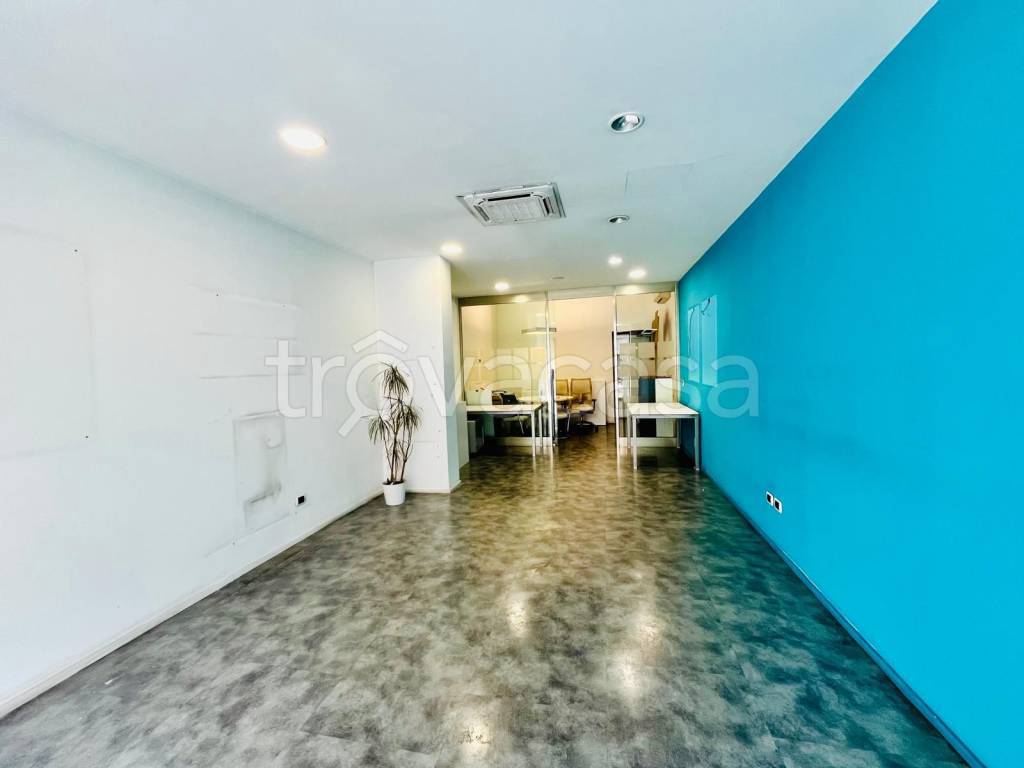 negozio in affitto a Roma in zona Cinecittà