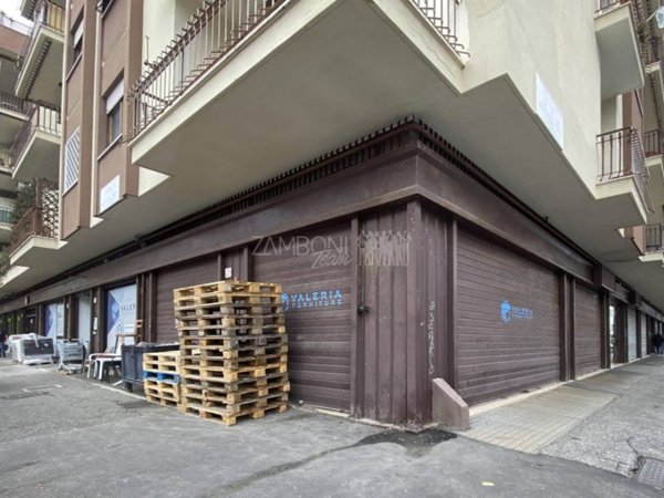 negozio in affitto a Roma in zona Ostia