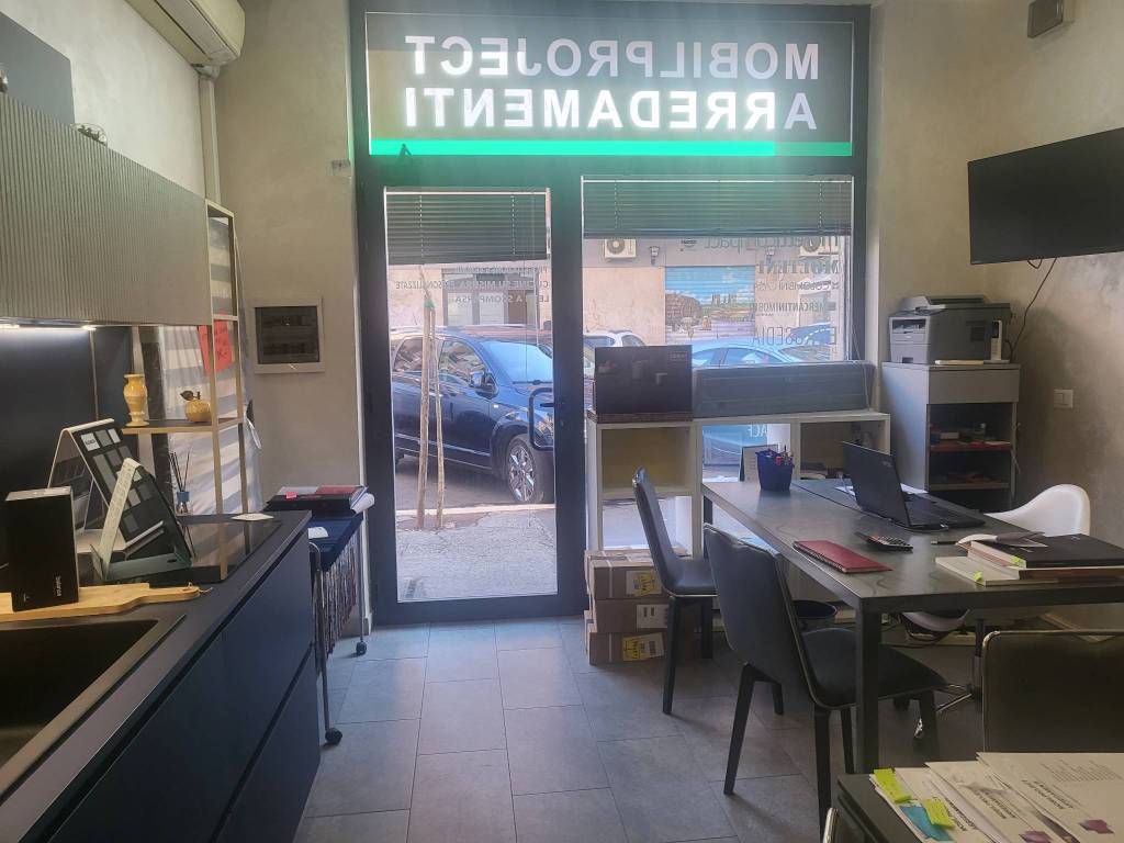 negozio in affitto a Roma in zona Appio Claudio