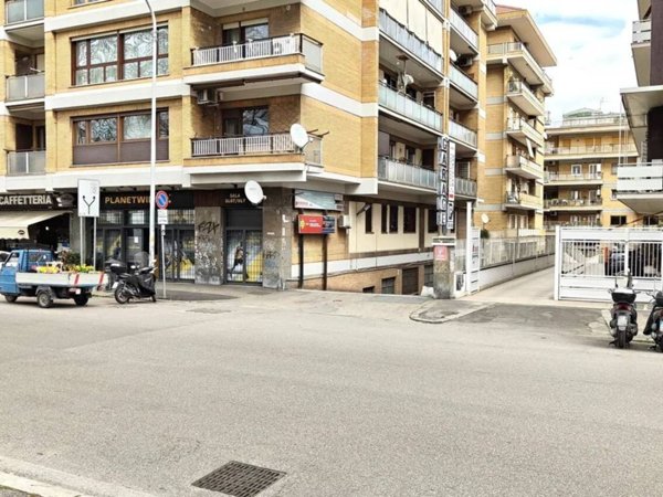 negozio in affitto a Roma in zona Aurelio