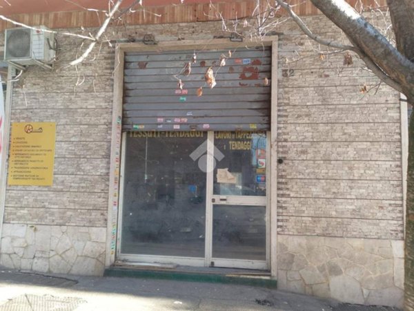 negozio in affitto a Roma in zona Appio Latino