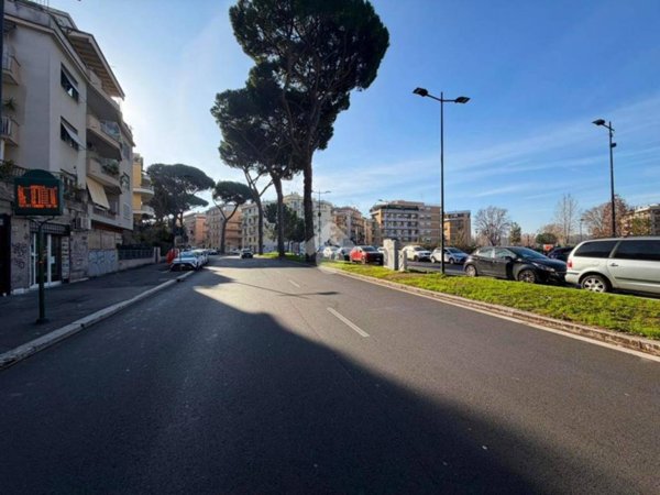 negozio in affitto a Roma in zona Monte Sacro/Talenti