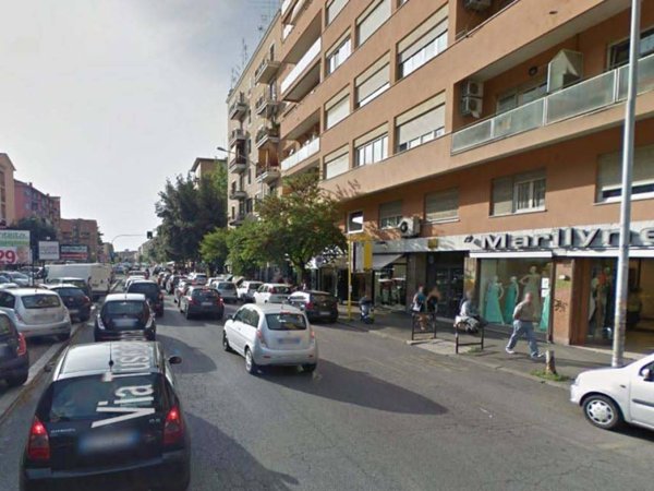 negozio in affitto a Roma in zona Cinecittà