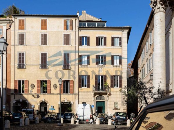negozio in affitto a Roma in zona Rione di Ponte