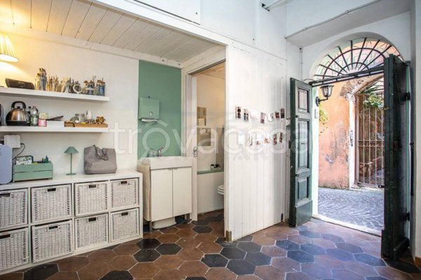 negozio in affitto a Roma in zona Parione/Sant'Eustachio