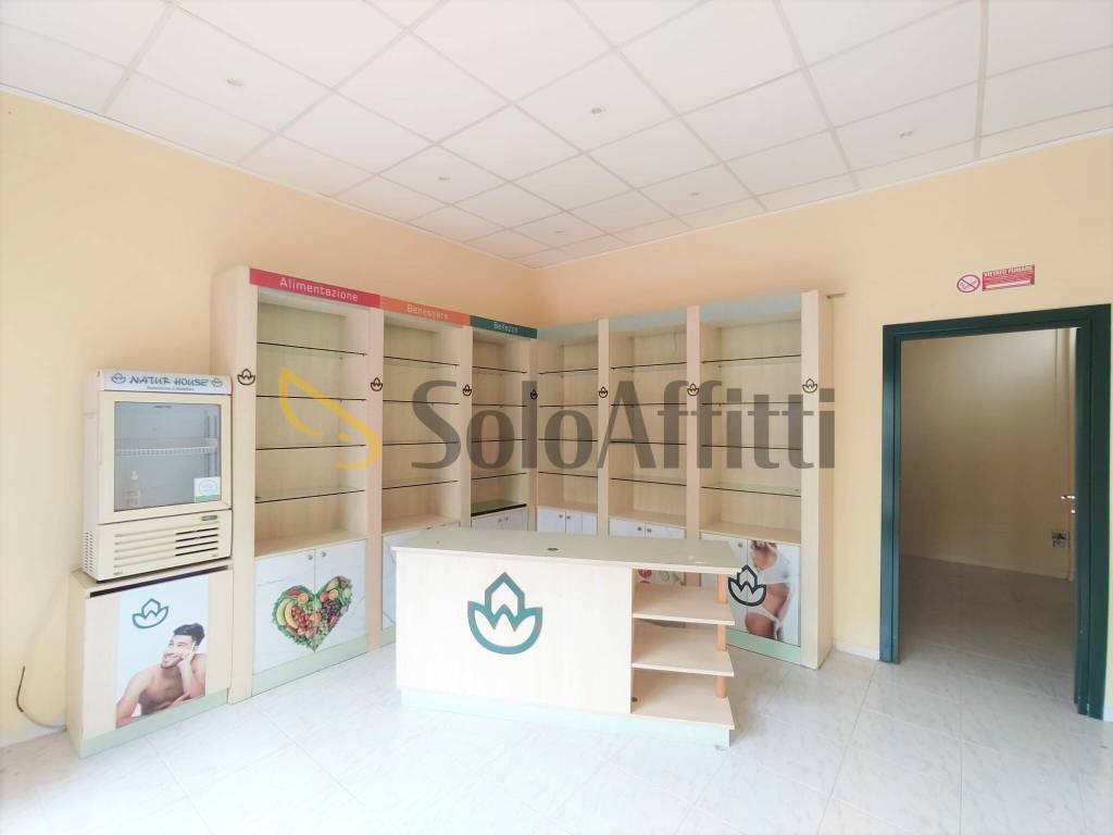 negozio in affitto a Roma in zona La Pisana