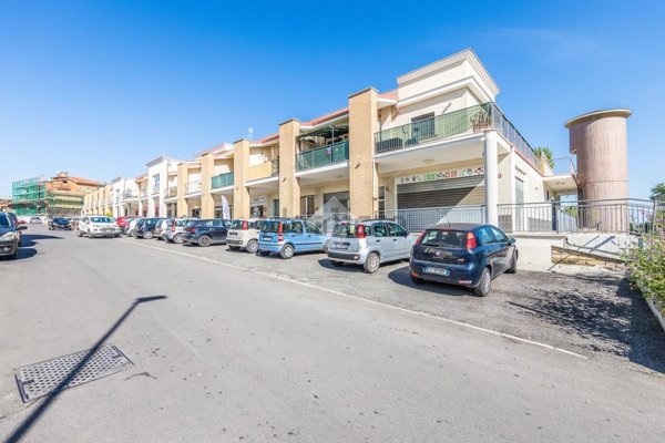 locale commerciale in affitto a Roma in zona Castelverde