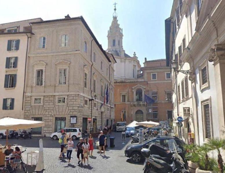 negozio in affitto a Roma in zona Parione/Sant'Eustachio