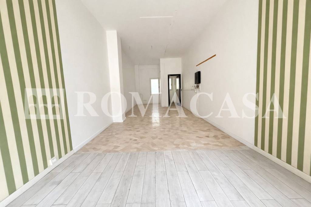 negozio in affitto a Roma in zona Cinecittà