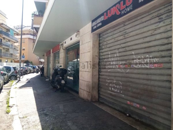 locale commerciale in affitto a Roma