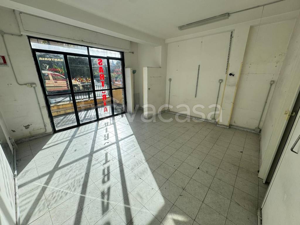 negozio in affitto a Roma in zona La Pisana