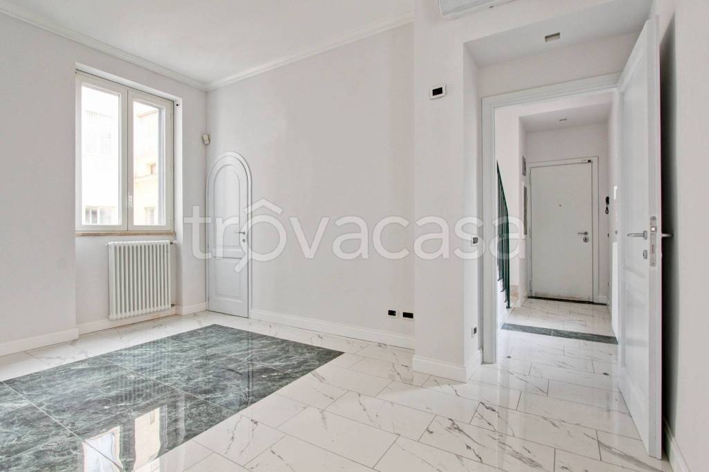 appartamento in affitto a Roma in zona Trevi-Colonna