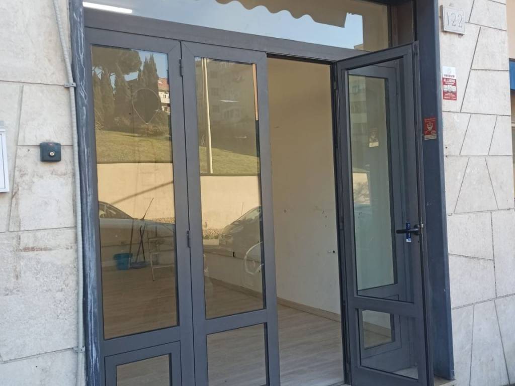 negozio in affitto a Roma