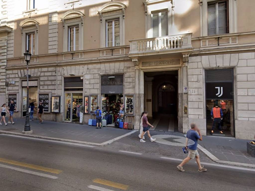 negozio in affitto a Roma in zona Rione Monti/Campitelli
