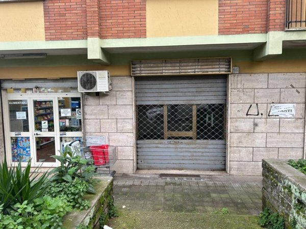 negozio in affitto a Roma in zona Tomba di Nerone