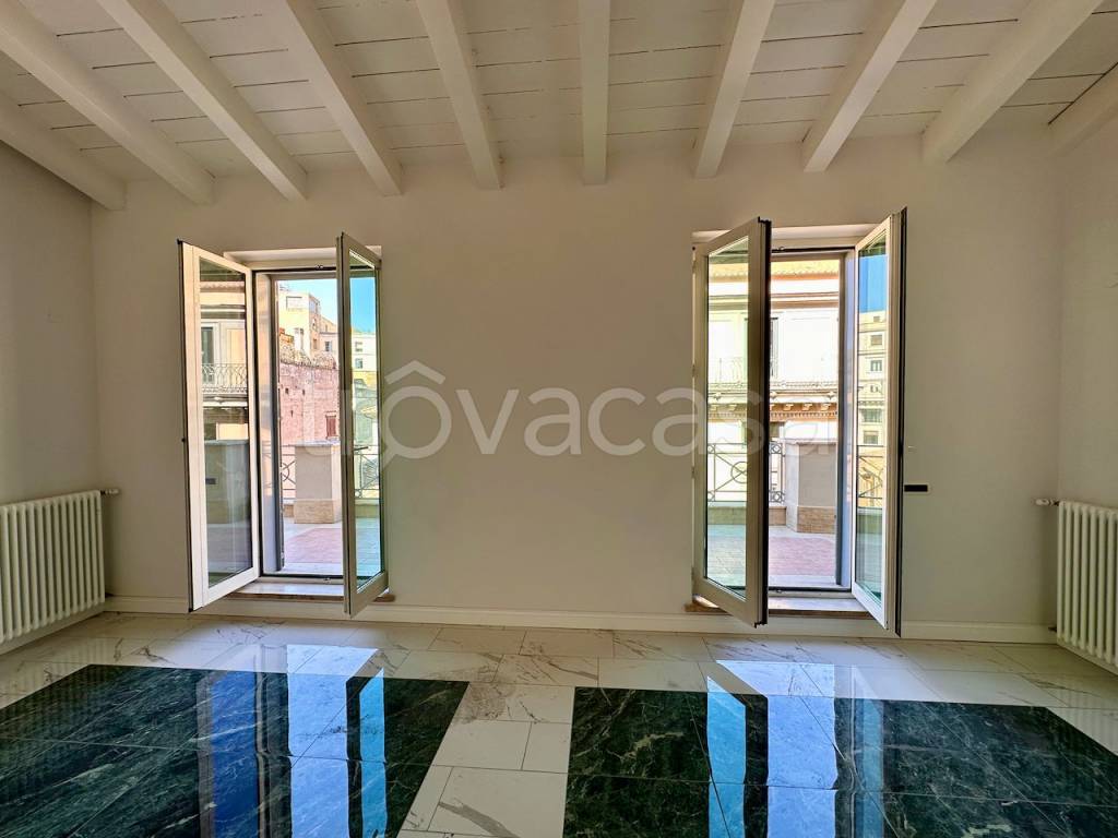 appartamento in affitto a Roma in zona Trevi-Colonna