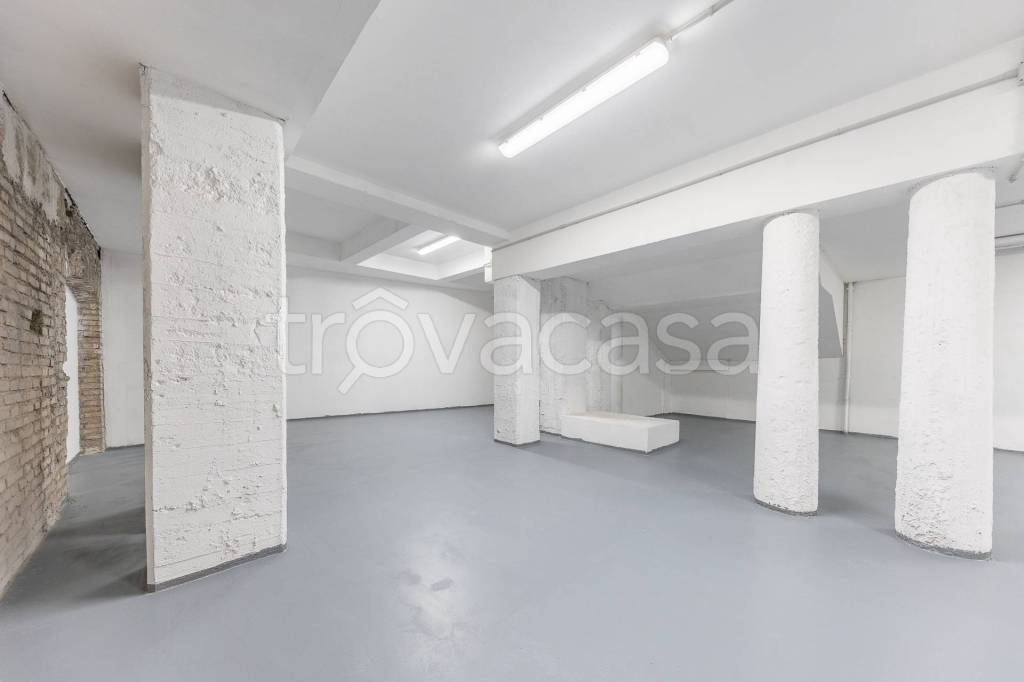 locale commerciale in affitto a Roma in zona Campo Marzio