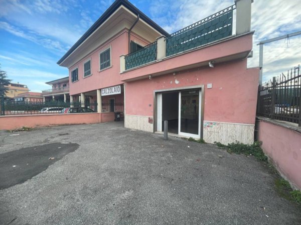 negozio in affitto a Roma in zona Borghesiana