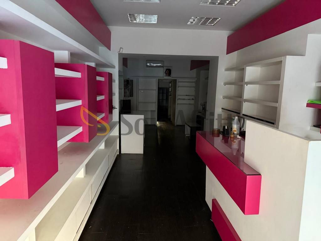 negozio in affitto a Roma