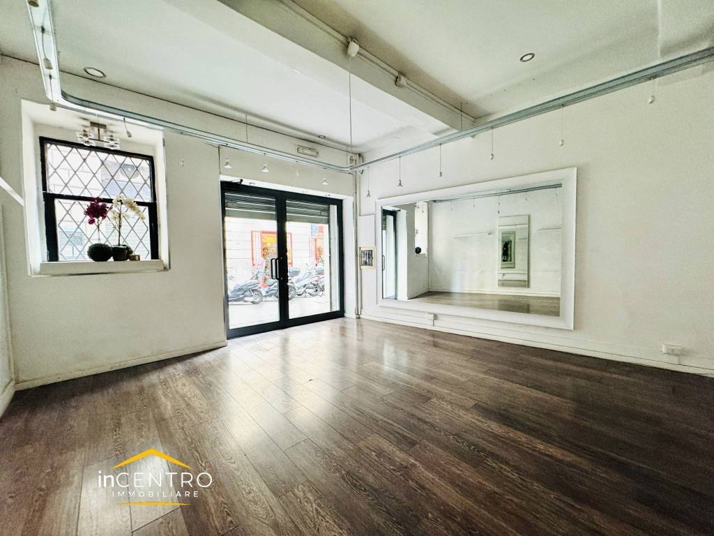 negozio in affitto a Roma in zona Rione Regola