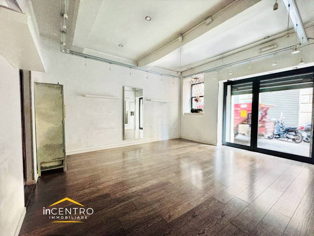 negozio in affitto a Roma in zona Rione Regola