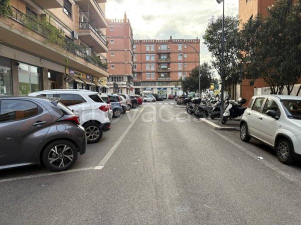 negozio in vendita a Roma in zona Aurelio