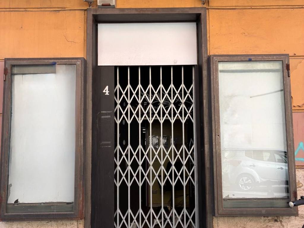 negozio in affitto a Roma in zona Tuscolano