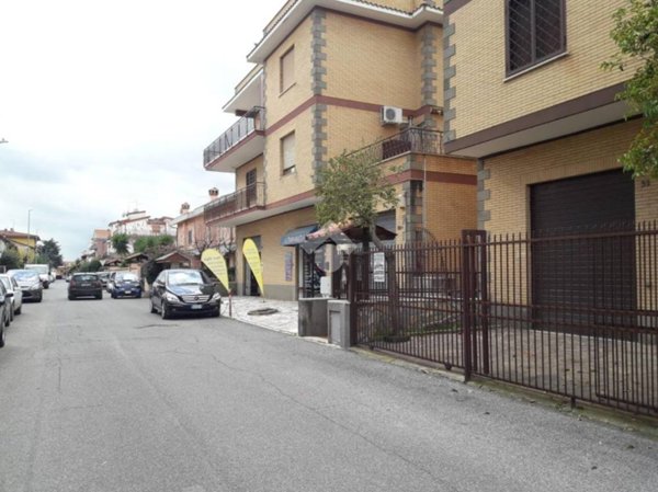 locale commerciale in affitto a Roma in zona Casal Morena