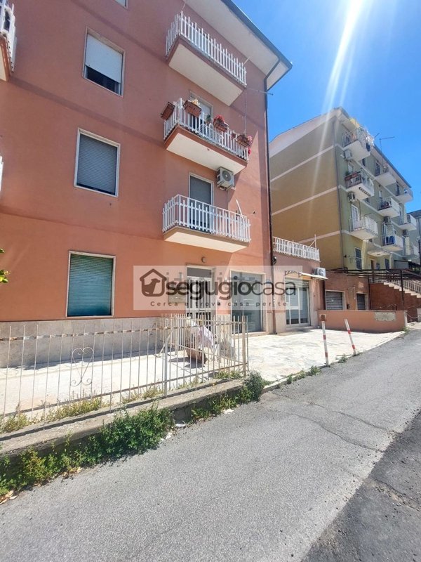 locale commerciale in affitto a Roma in zona Tor di Quinto