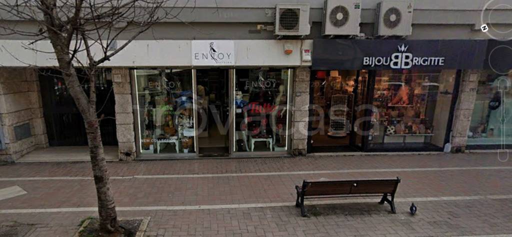 negozio in affitto a Roma in zona Ostia