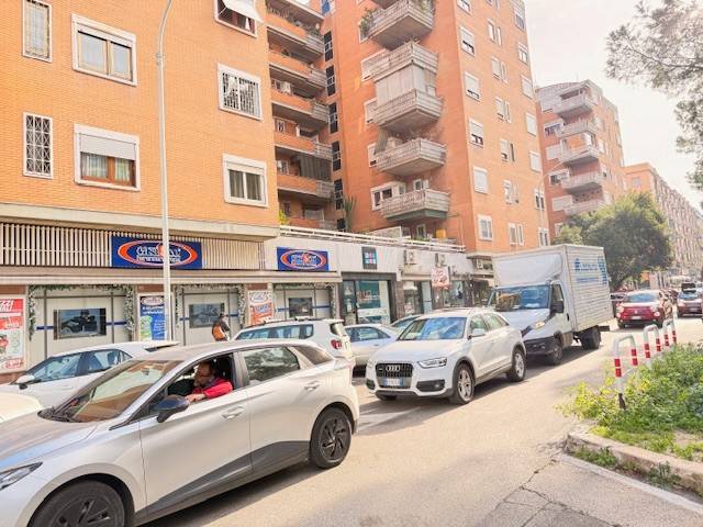 negozio in affitto a Roma in zona Ostiense