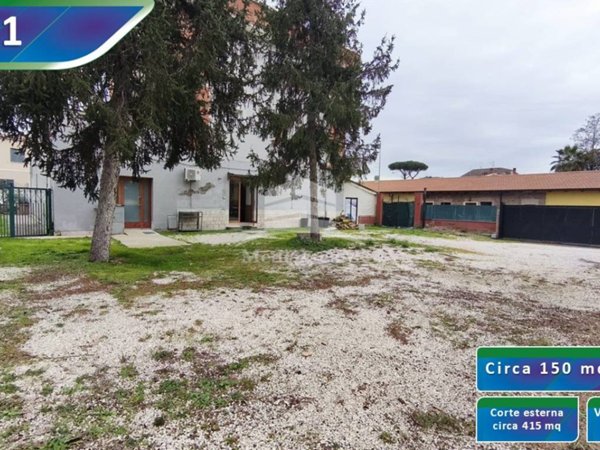 negozio in affitto a Roma in zona Casal Morena