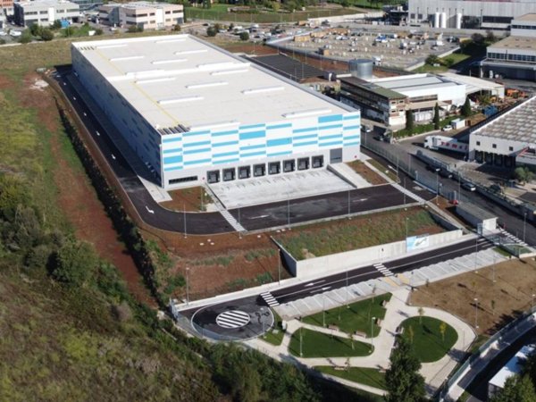 locale commerciale in affitto a Roma in zona Ponte di Nona