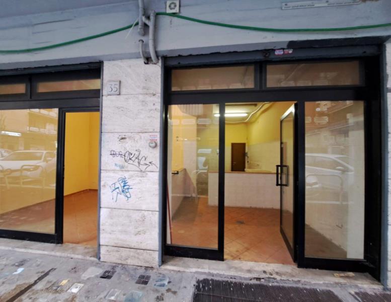 negozio in affitto a Roma in zona Tuscolano