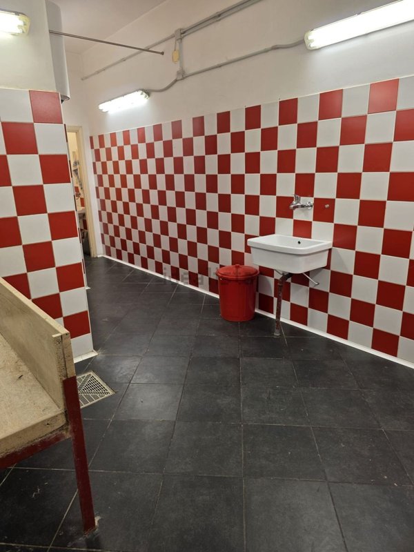 locale commerciale in affitto a Roma in zona Torre Maura