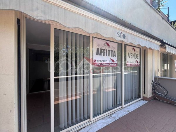 negozio in affitto a Roma in zona Torre Angela