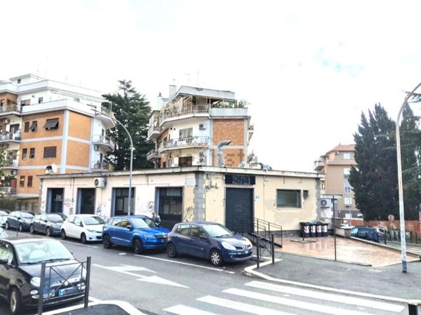 locale commerciale in affitto a Roma in zona Portuense